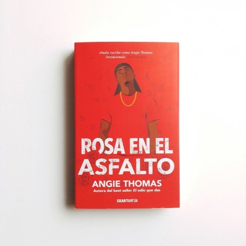 Rosa en el asfalto - Angie Thomas